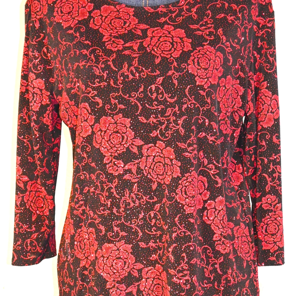 NOTATIONS NWT women's sizeL Glitter Top Black Background and Red Roses, Plus 3/4